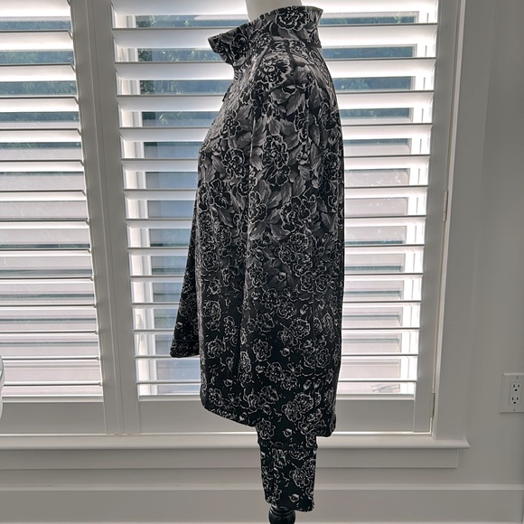 JOE FRESH Active Women’s Black White Ombré Floral Gym Zip Up Jacket, Long Sleeve - Picture 2 of 12